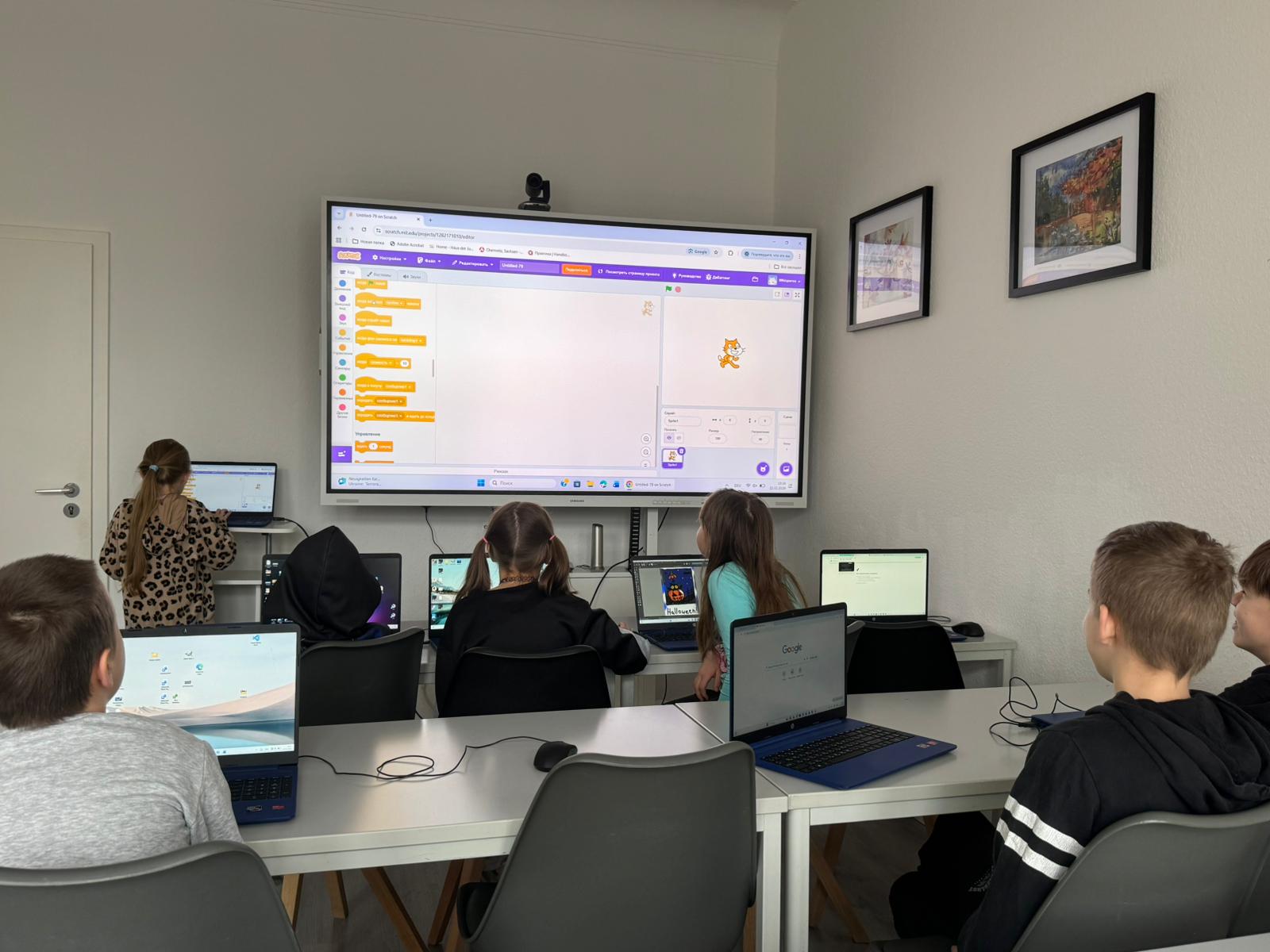 Jugendliche lernen programmieren